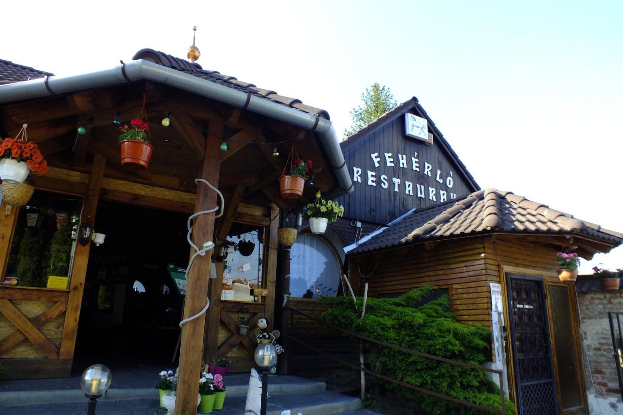 Feherlo Vendeghaz & Restaurant Buk Ngoại thất bức ảnh